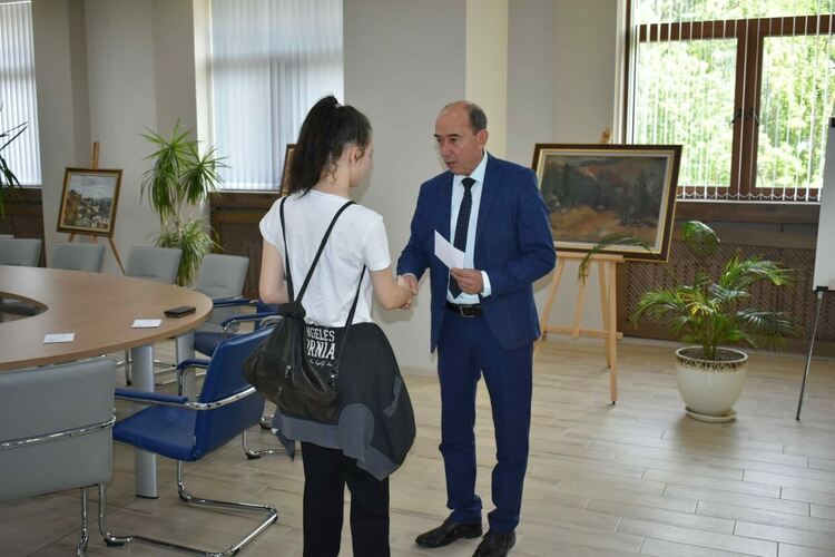 Община Асеновград подпомогна финансово зрелостници