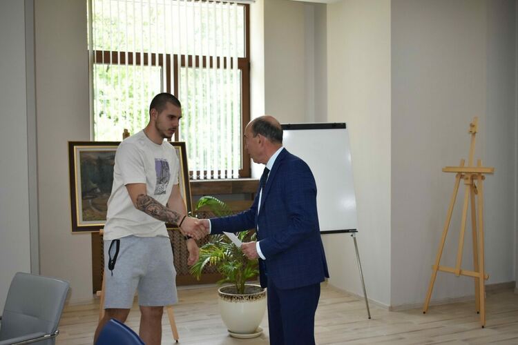 Община Асеновград подпомогна финансово зрелостници