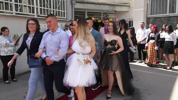 Смолян изпраща зрелостниците от випуск 2022