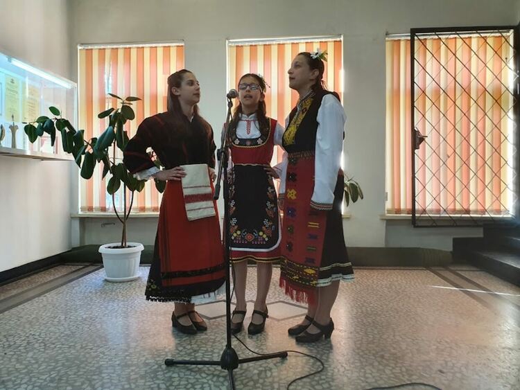 Растения и животни "превзеха" първия етаж на читалището в Първомай