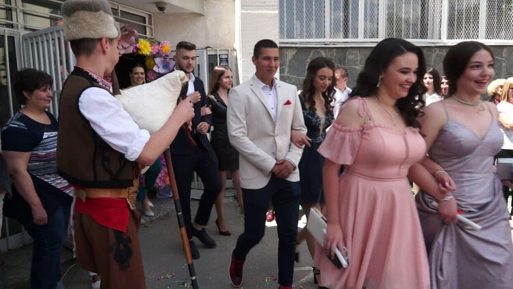 Смолян изпраща зрелостниците от випуск 2022