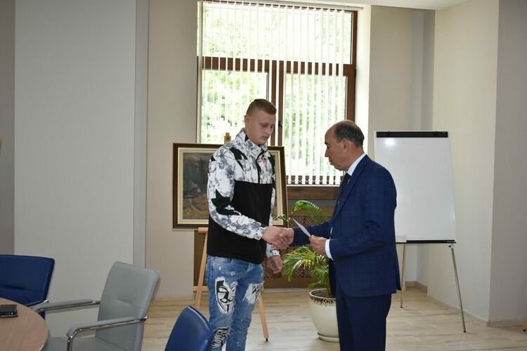 Община Асеновград подпомогна финансово зрелостници