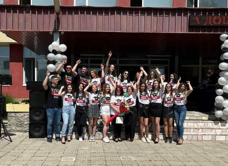 Училище "Златаров" изпрати поредния випуск