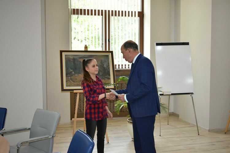 Община Асеновград подпомогна финансово зрелостници