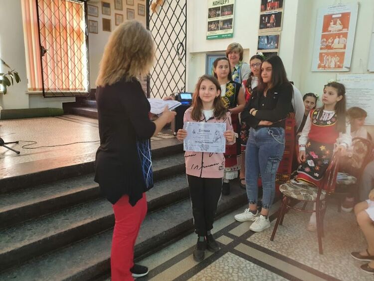 Растения и животни "превзеха" първия етаж на читалището в Първомай