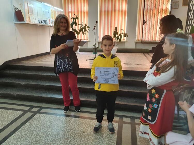 Растения и животни "превзеха" първия етаж на читалището в Първомай