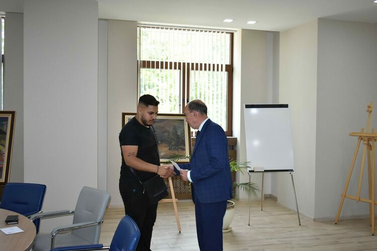 Община Асеновград подпомогна финансово зрелостници