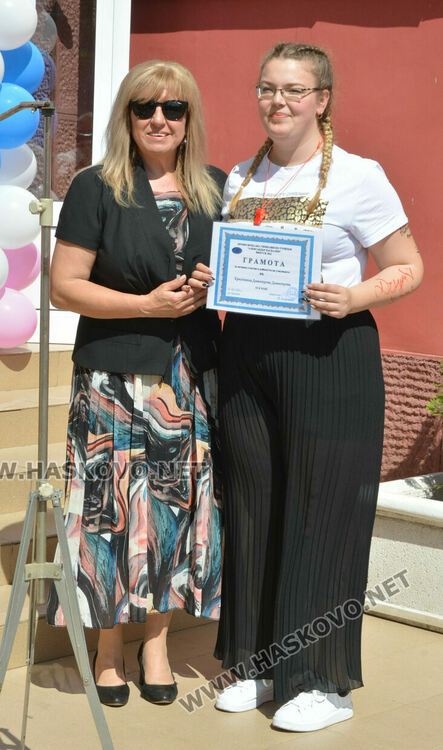 Тържествено изпратиха 105 абитуриенти в Гимназията по туризъм