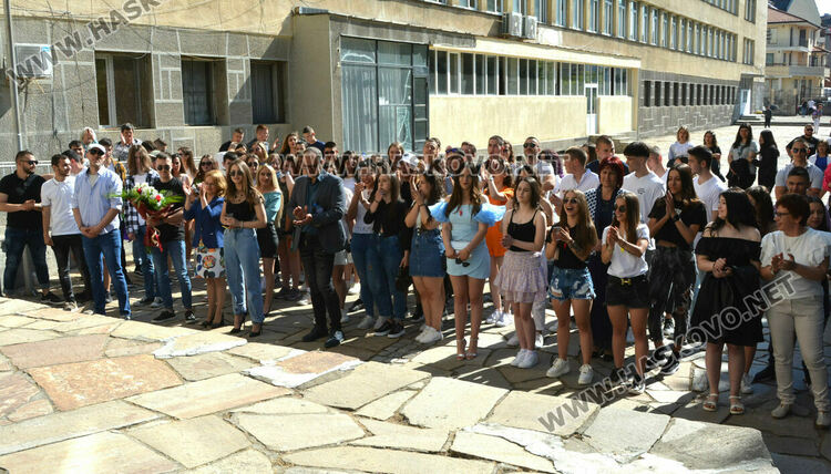 Избраха Мис и Мистър при изпращането на абитуриенти във ФСГ 