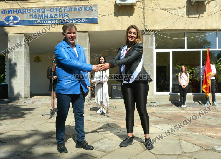 Избраха Мис и Мистър при изпращането на абитуриенти във ФСГ 