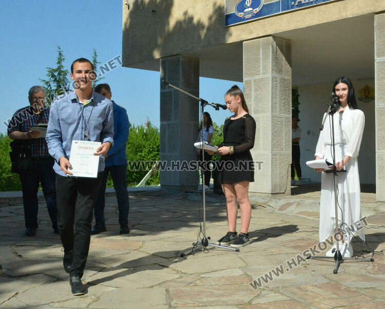 Избраха Мис и Мистър при изпращането на абитуриенти във ФСГ 