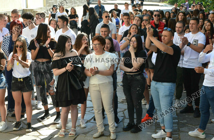 Избраха Мис и Мистър при изпращането на абитуриенти във ФСГ 