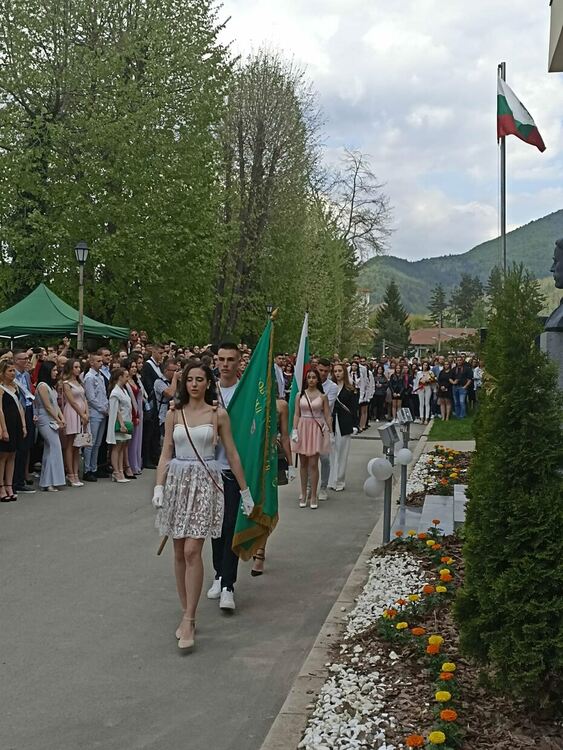 Райковската гимназия изпрати випуск 2022