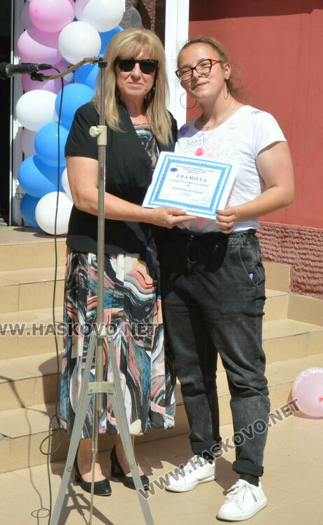 Тържествено изпратиха 105 абитуриенти в Гимназията по туризъм