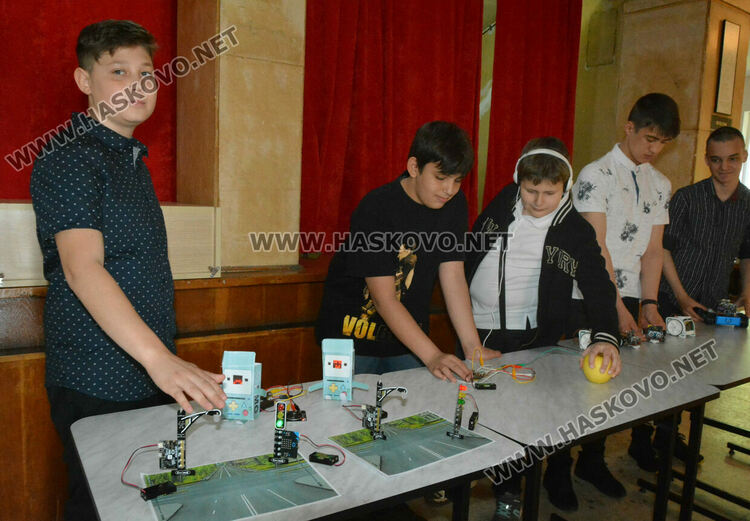 Еврокомисарят Мария Габриел: Децата на Хасково са моя гордост