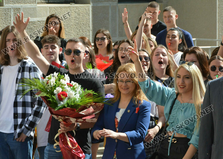 Избраха Мис и Мистър при изпращането на абитуриенти във ФСГ 