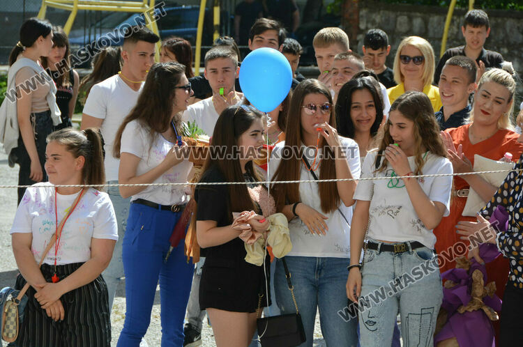 Тържествено изпратиха 105 абитуриенти в Гимназията по туризъм