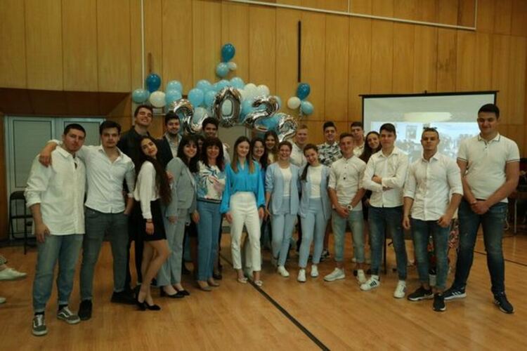 И СУ &bdquo;Св. св. Кирил и Методий&ldquo; изпрати абитуриентите си