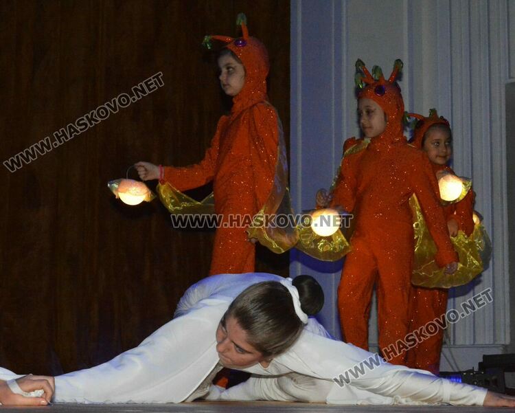 Почитатели изпълниха “Заря” за 40-годишнината на балет “Тангра”