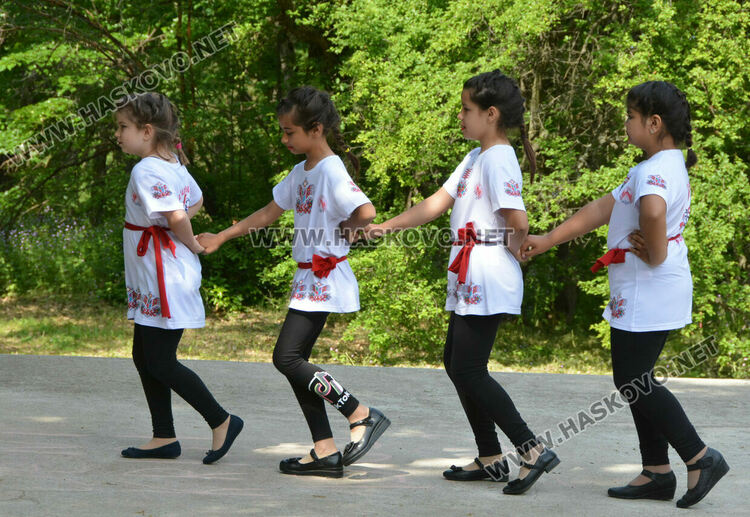 67 групи и 41 изпълнители в Националния събор „Китна Тракия“ в Хасково