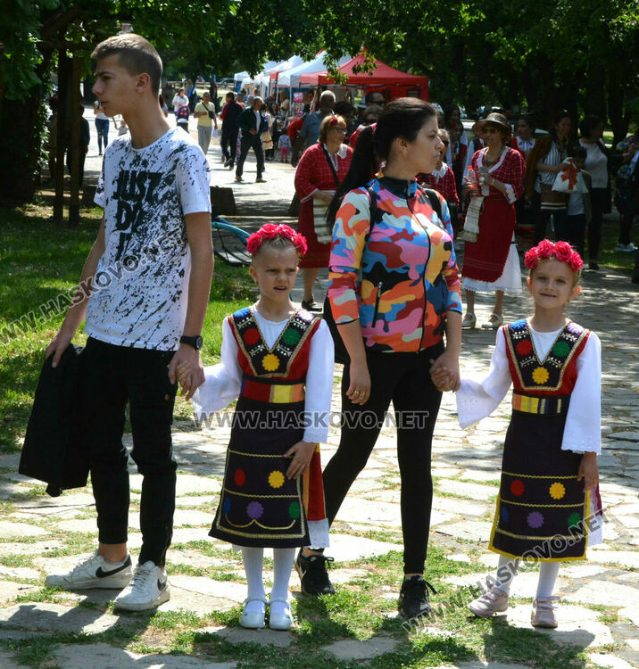 67 групи и 41 изпълнители в Националния събор „Китна Тракия“ в Хасково