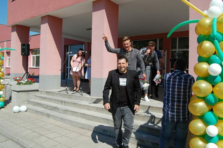 Зрелостниците на ПГСС се разделят с училището, но остават приятели