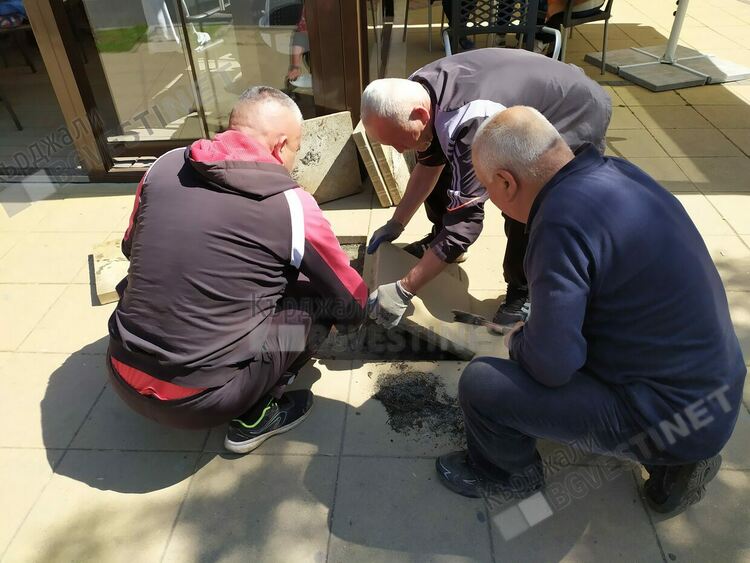 Общината подхвана тротоарите по бул.”България”,  подновяват се и се заздравяват настилките