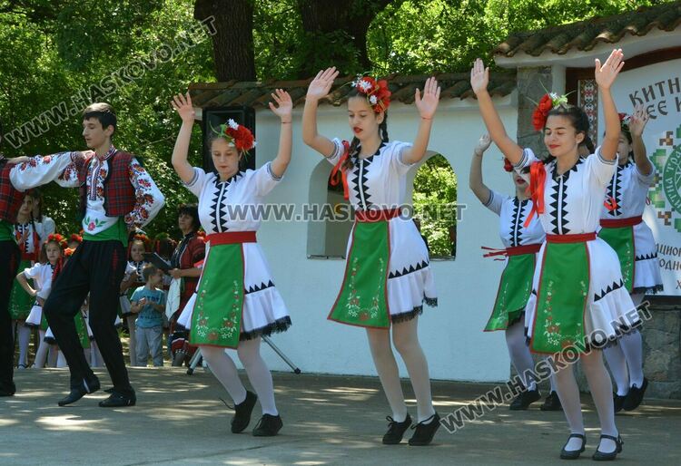 Голямо хоро, концерт на детски ансамбли и “Чинари” във втория ден на събора “Китна Тракия”