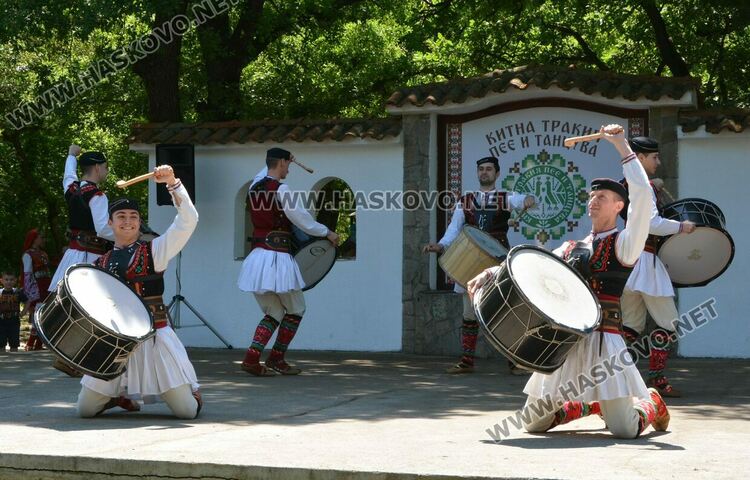 Голямо хоро, концерт на детски ансамбли и “Чинари” във втория ден на събора “Китна Тракия”