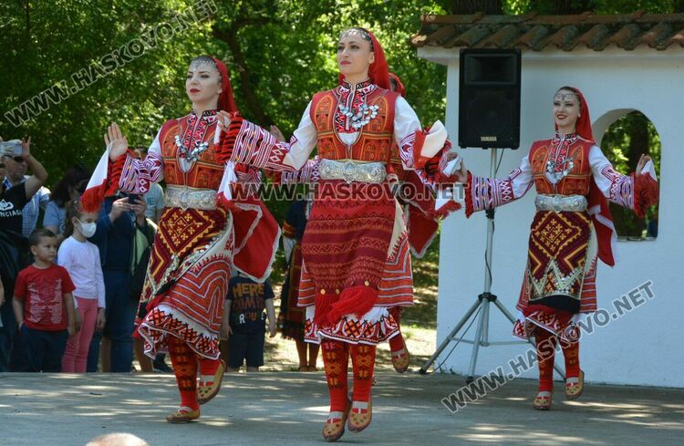 Голямо хоро, концерт на детски ансамбли и “Чинари” във втория ден на събора “Китна Тракия”