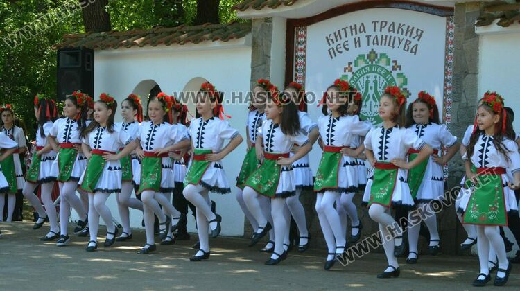Голямо хоро, концерт на детски ансамбли и “Чинари” във втория ден на събора “Китна Тракия”