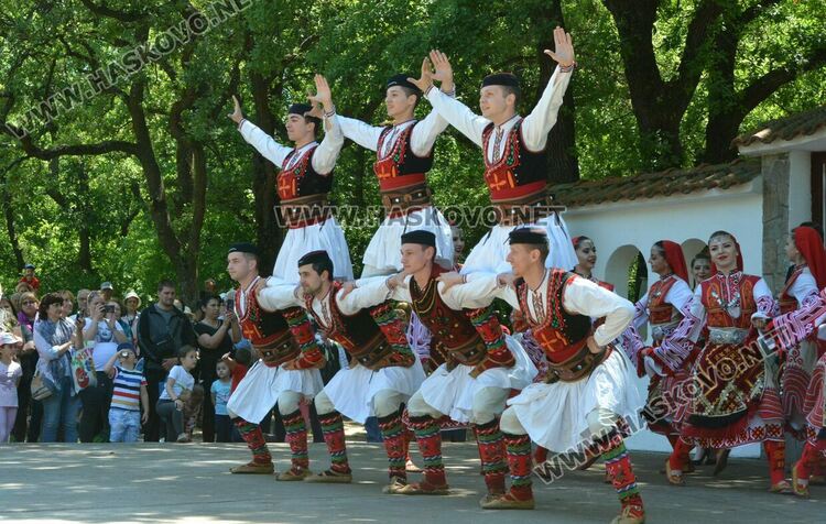 Голямо хоро, концерт на детски ансамбли и “Чинари” във втория ден на събора “Китна Тракия”