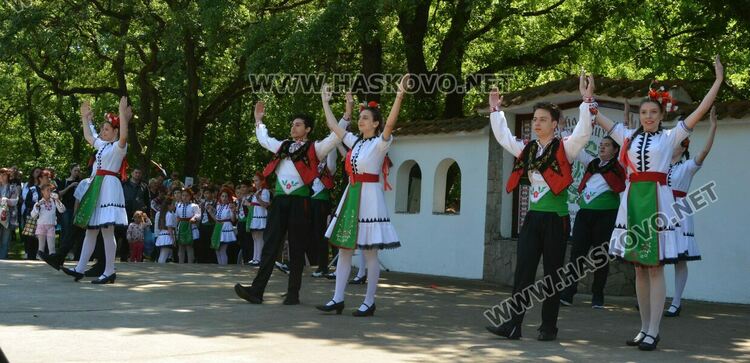 Голямо хоро, концерт на детски ансамбли и “Чинари” във втория ден на събора “Китна Тракия”