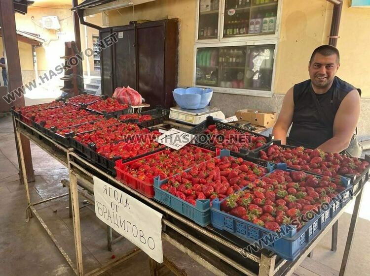 По 15 и 20 лв./ кг са българските череши на Зеленчуковия пазар в Хасково