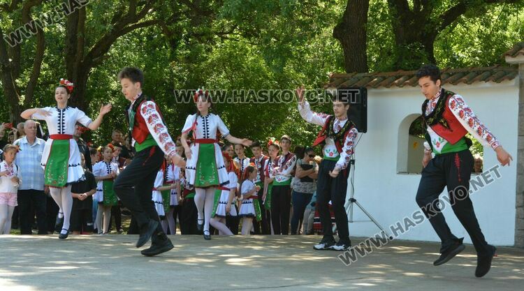 Голямо хоро, концерт на детски ансамбли и “Чинари” във втория ден на събора “Китна Тракия”