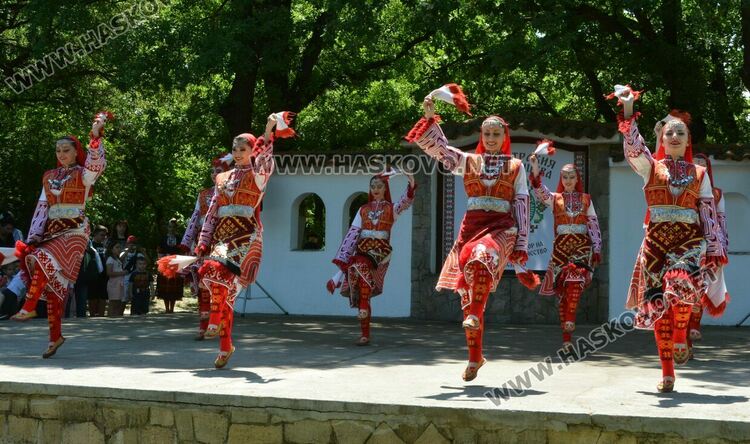 Голямо хоро, концерт на детски ансамбли и “Чинари” във втория ден на събора “Китна Тракия”