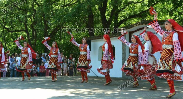 Голямо хоро, концерт на детски ансамбли и “Чинари” във втория ден на събора “Китна Тракия”