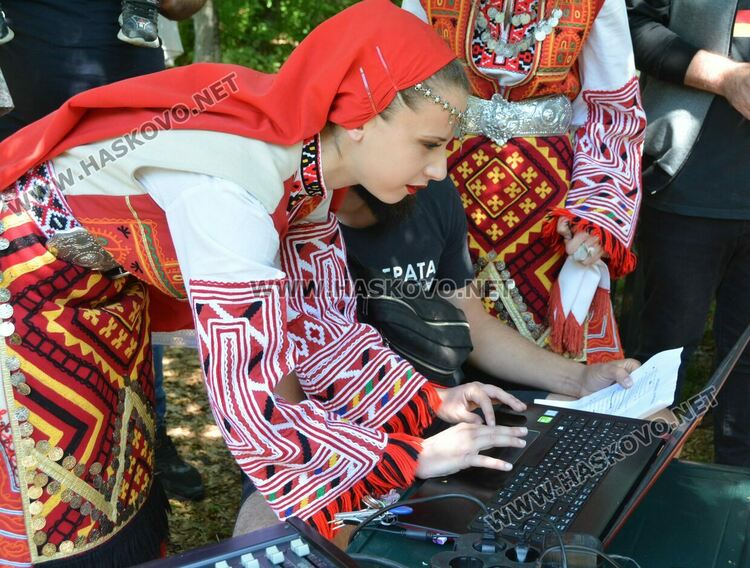 Голямо хоро, концерт на детски ансамбли и “Чинари” във втория ден на събора “Китна Тракия”