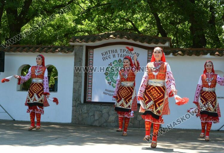 Голямо хоро, концерт на детски ансамбли и “Чинари” във втория ден на събора “Китна Тракия”