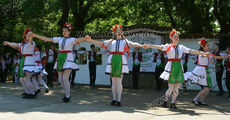 Голямо хоро, концерт на детски ансамбли и “Чинари” във втория ден на събора “Китна Тракия”