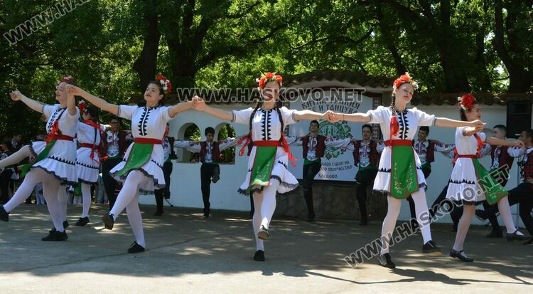 Голямо хоро, концерт на детски ансамбли и “Чинари” във втория ден на събора “Китна Тракия”