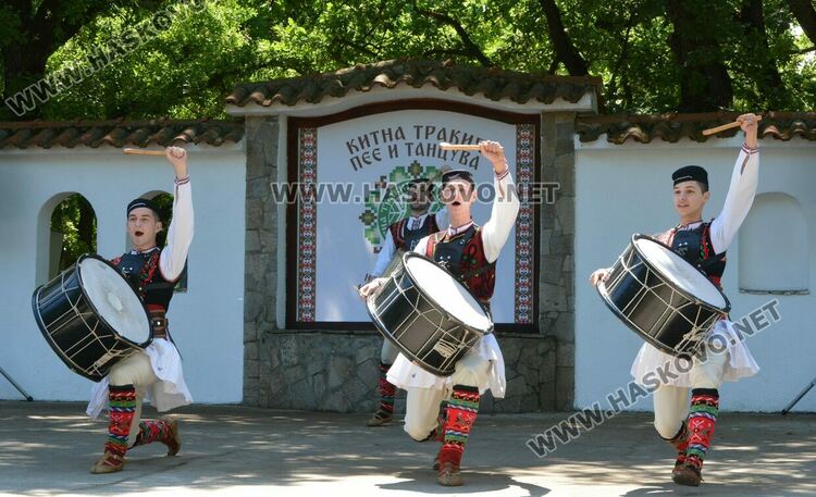 Голямо хоро, концерт на детски ансамбли и “Чинари” във втория ден на събора “Китна Тракия”