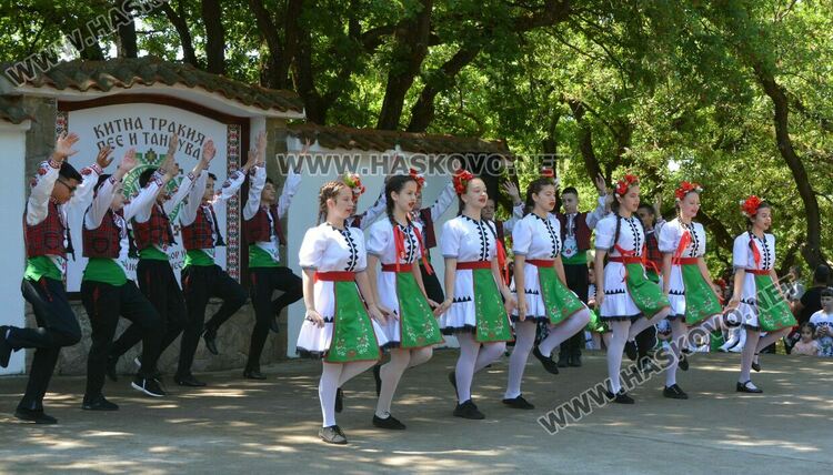 Голямо хоро, концерт на детски ансамбли и “Чинари” във втория ден на събора “Китна Тракия”