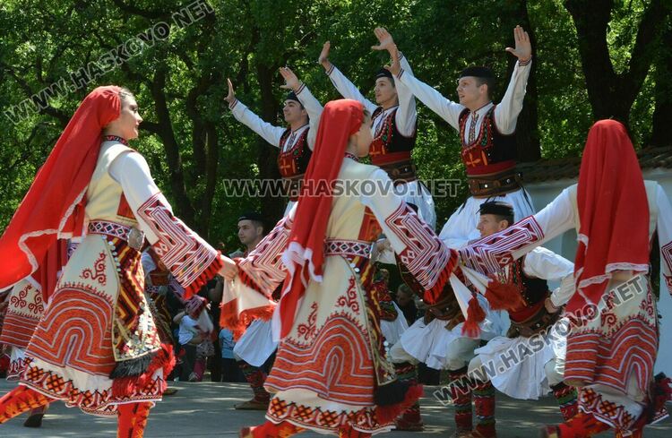 Голямо хоро, концерт на детски ансамбли и “Чинари” във втория ден на събора “Китна Тракия”