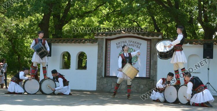 Голямо хоро, концерт на детски ансамбли и “Чинари” във втория ден на събора “Китна Тракия”