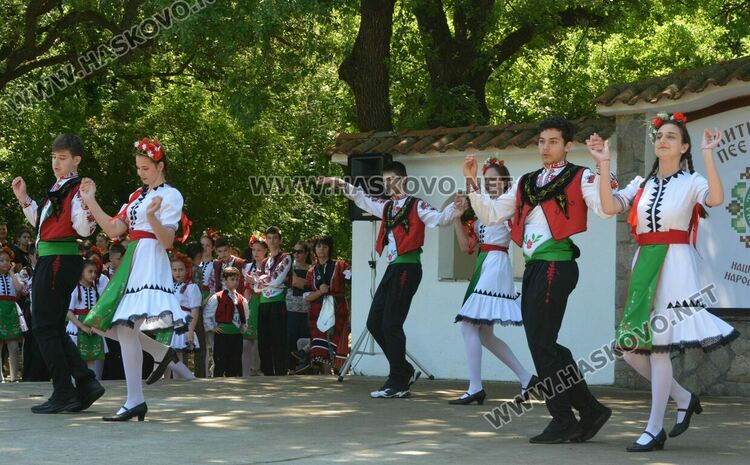 Голямо хоро, концерт на детски ансамбли и “Чинари” във втория ден на събора “Китна Тракия”