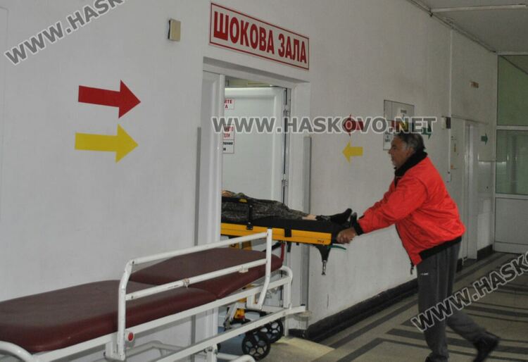 Намушкаха с нож 26-годишен, мъж е с опасност за живота след побой