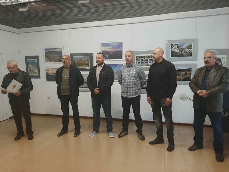 Фотографска изложба събра над две хиляди лева за лечението на Дани