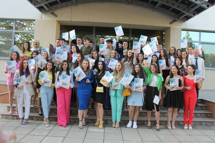 Нови 43 немски дипломи след пет години съвместен труд  в Езикова гимназия “Христо Ботев”