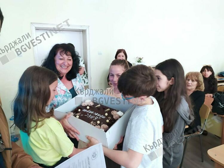 СУ"Отец Паисий" с кампания "Засади цвете-сътвори красота!"